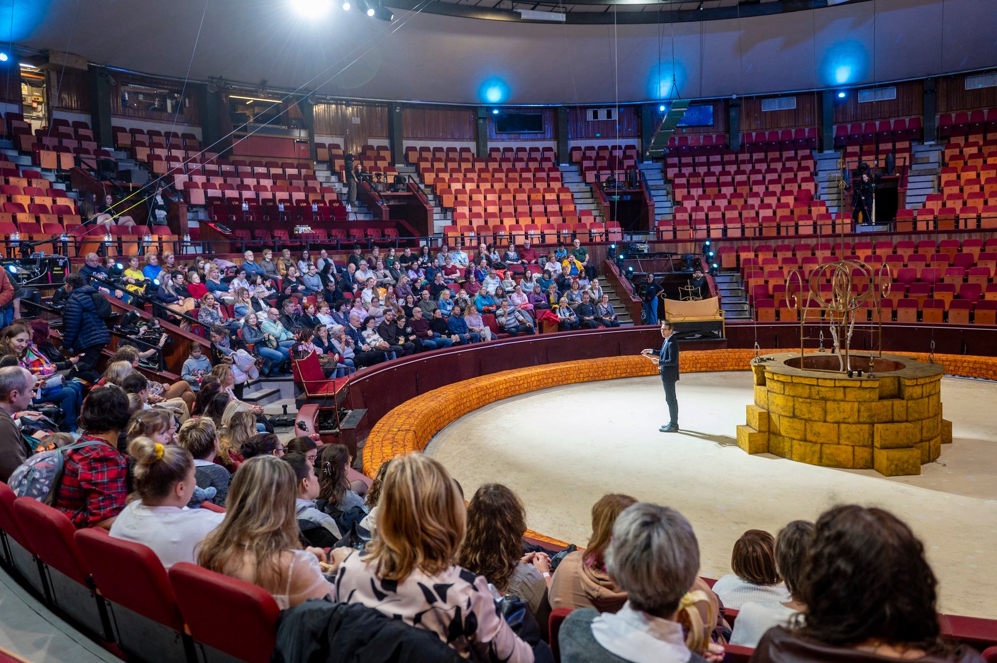 Hatalmas sikere volt pedagógus díszbemutató előadásunknak