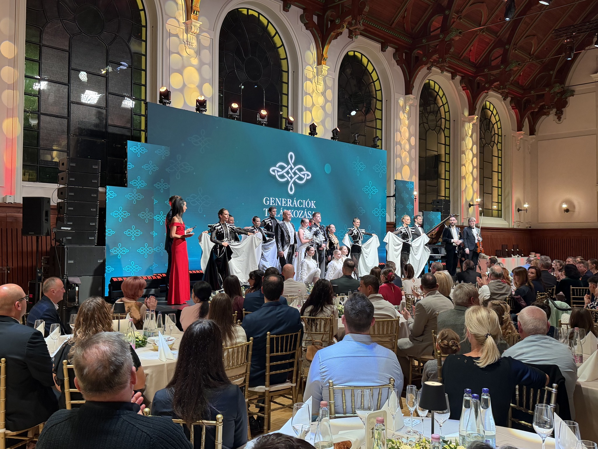 Hatalmas sikere volt a Fővárosi Nagycirkusz előadásának a Generációk Találkozása díjátadó gálaestjén