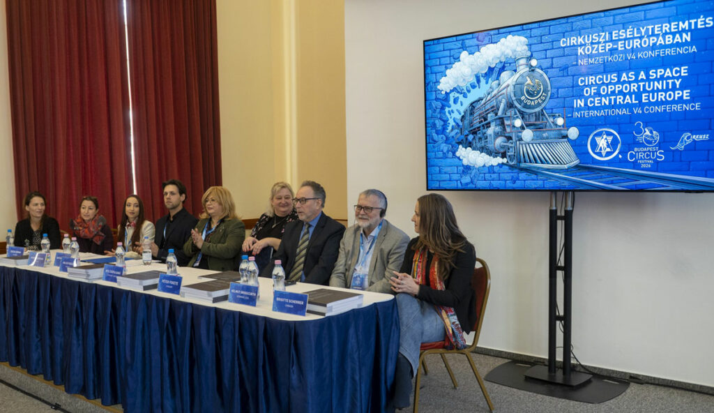 A 2026 január 8.-án rendezett Cirkuszi esélyegyenlőség Közép-Európában – Nemzetközi V4 konferencia első szekciójának előadói.