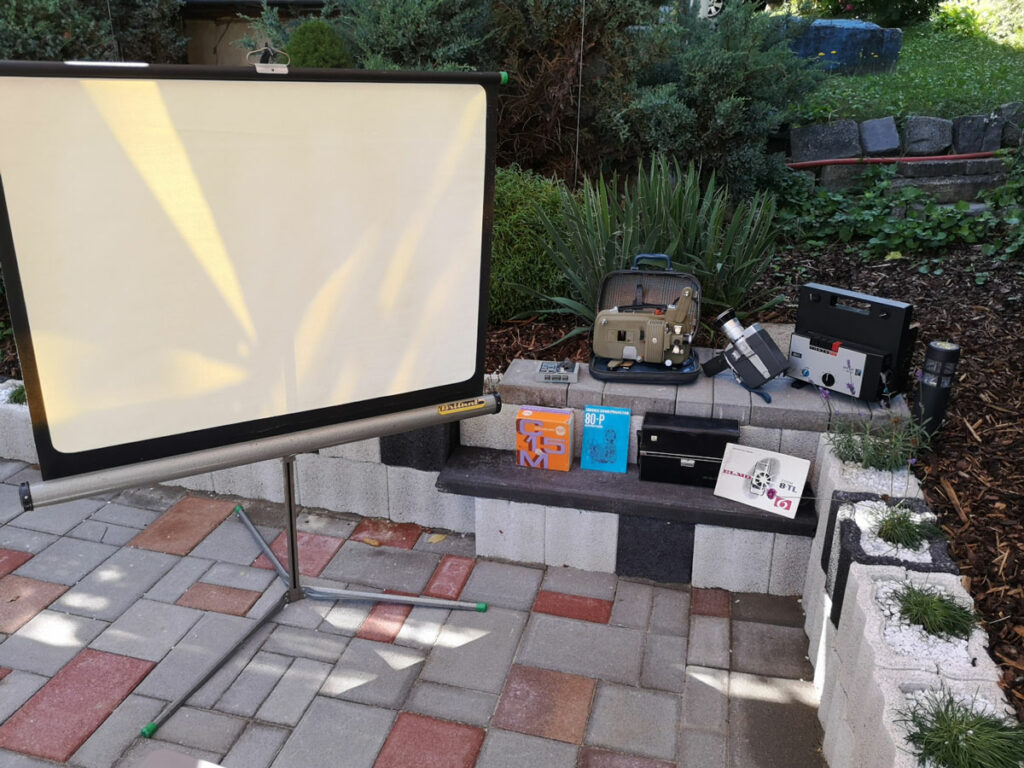 Filmfelvevő, vetítőgép, filmszalagok a Simon testvérek hagyatékából. Forrás: Fedák Antal