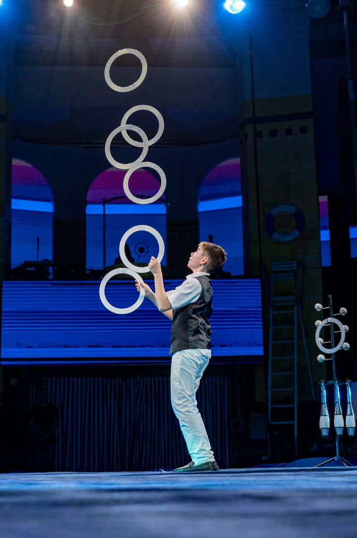 „Mielőtt feladnád, ne feledd, hogy egy egész dinasztia szurkol azért, hogy elérd a célod” – Interjú Bodor Dániel zsonglőrrel