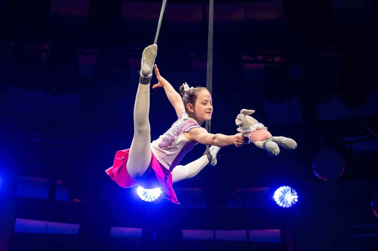 „A cirkusz az a hely, ahol repülhetek” – Interjú Horváth Dóra Ilona légtornásszal