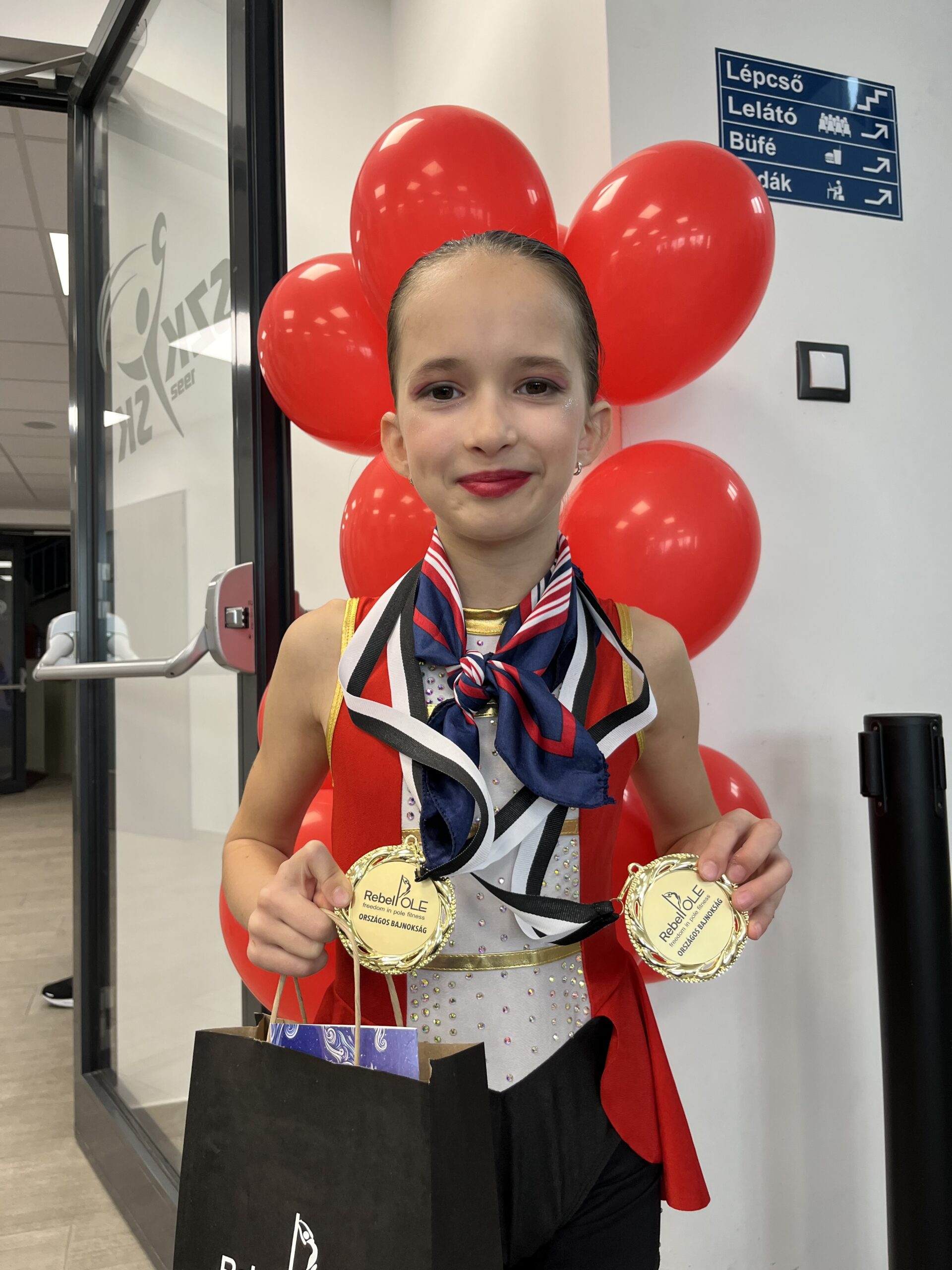 „A cirkusz a csodák, a fények és a csillogás birodalma” – Interjú Valóczki Sára rúdsportolóval